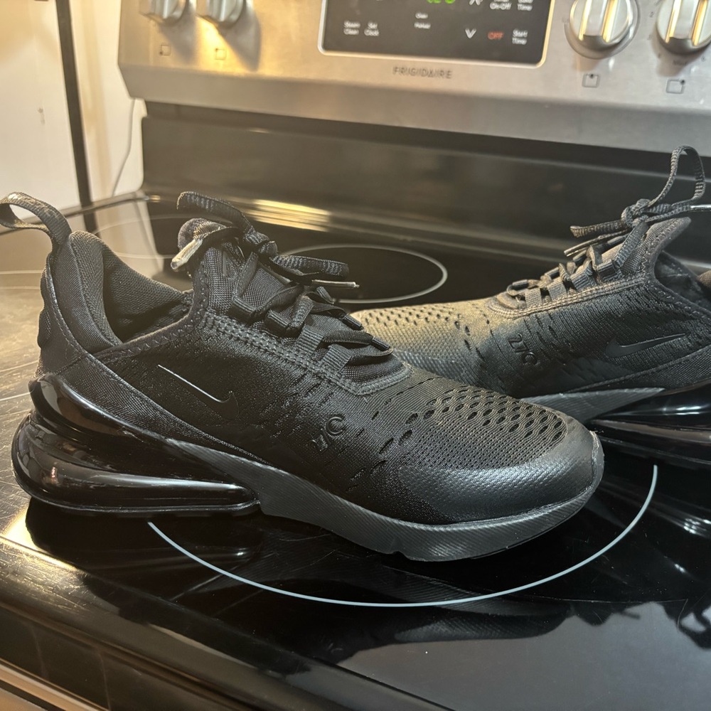 Black on Black Nike Air Max 270